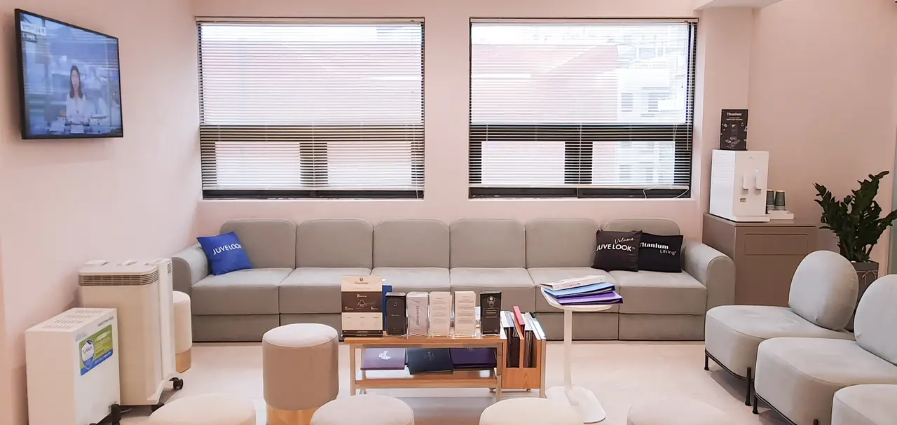 Interior of EVER SKIN CLINIC, a seoul skin clinic in Apgujeong 3