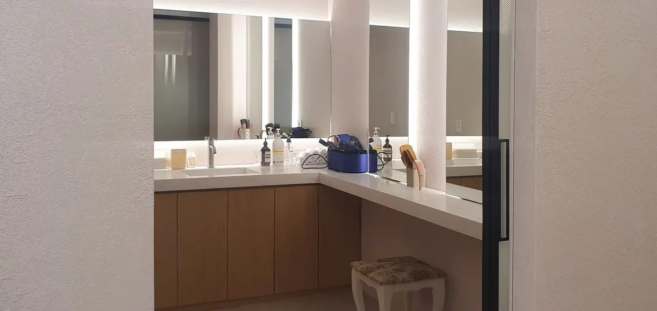 Interior of EVER SKIN CLINIC, a seoul skin clinic in Apgujeong 8
